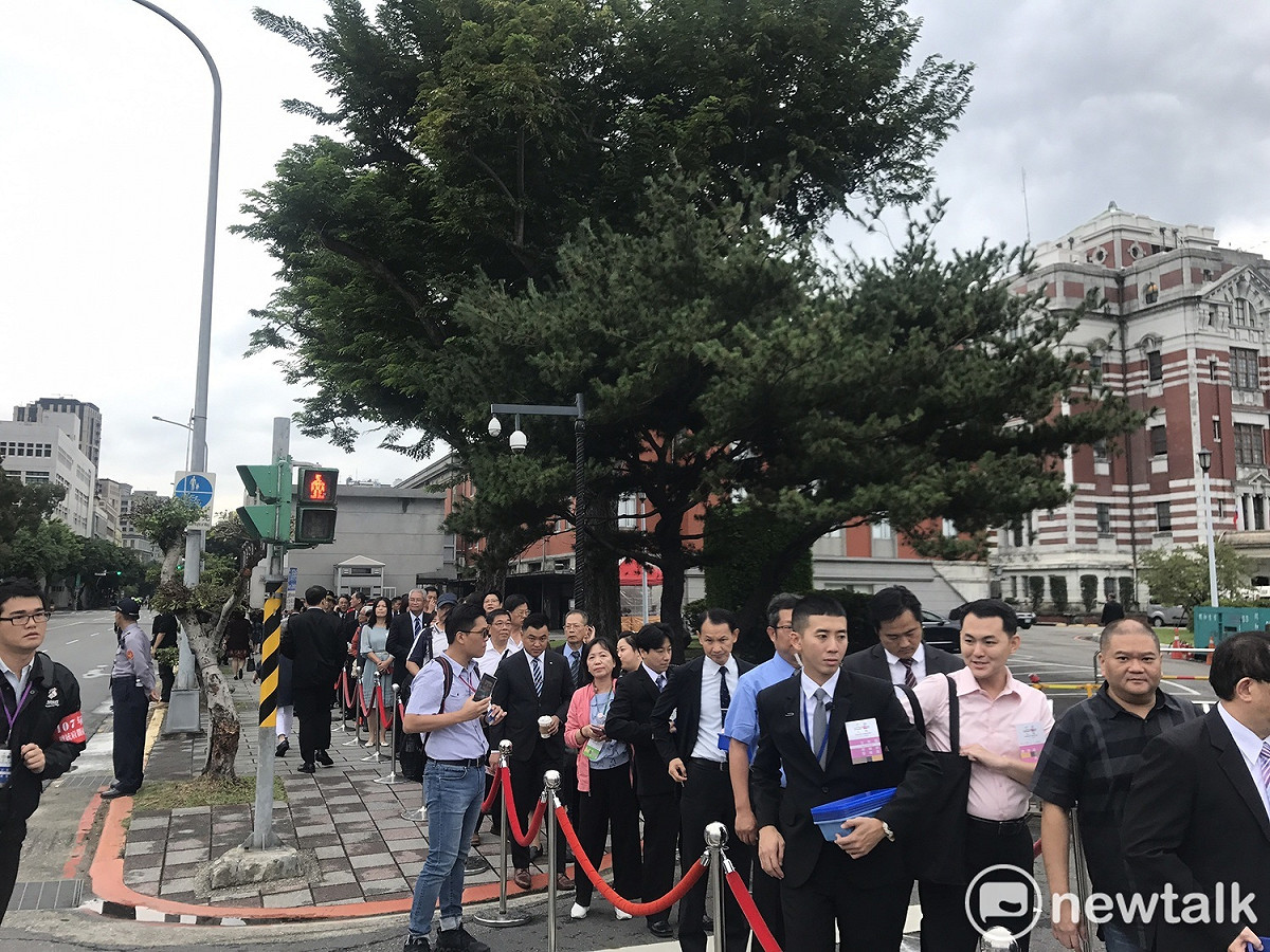民眾大排長龍進入國慶會場。 圖：趙婉淳／攝