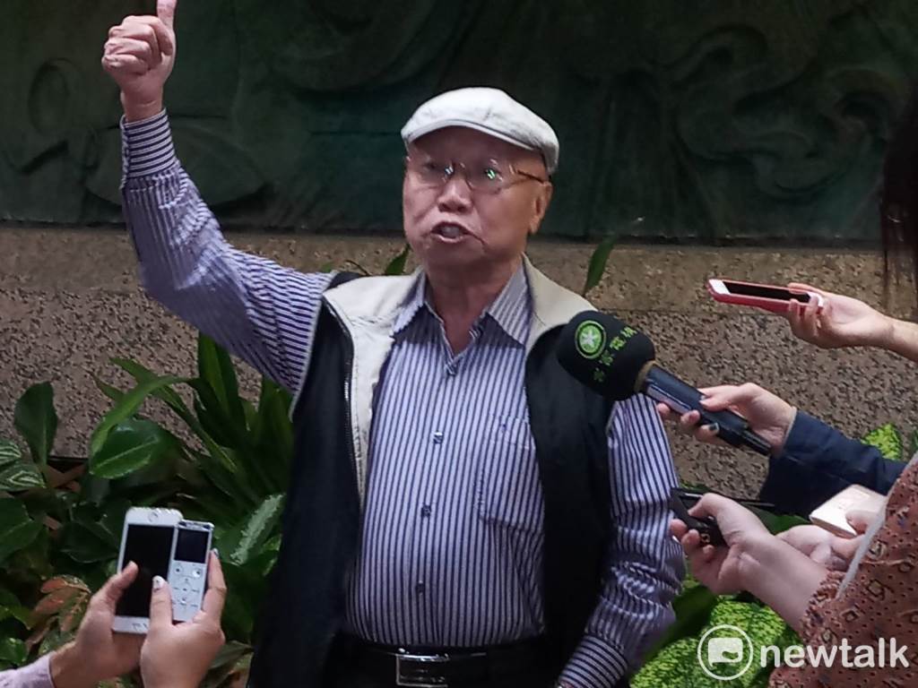 陳昭南表示，《農田水利法草案》是一部農業重要法規如此粗製濫造，權責劃分不明、重要的問題含糊其詞，導致拖累行政效率又無法承諾對農民的保障，剩下的只是為少數人的政治利益服務的偽善！如此毫無解決問題能力又製造一堆麻煩的法律，絕不只是政府愚蠢的證明，而更是對貪婪政客粗暴手段的諷刺指控，但這樣的笑話卻要廣大農民犧牲，公義何在？ 圖：陳昭南／提供