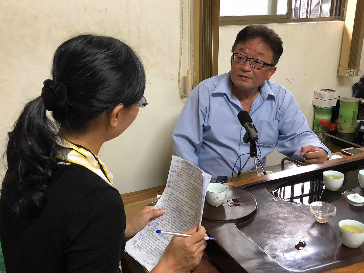 台灣新巨輪服務協會理事長陳安宗與記者分享身障者胖卡規劃。 圖：吳思彥／攝