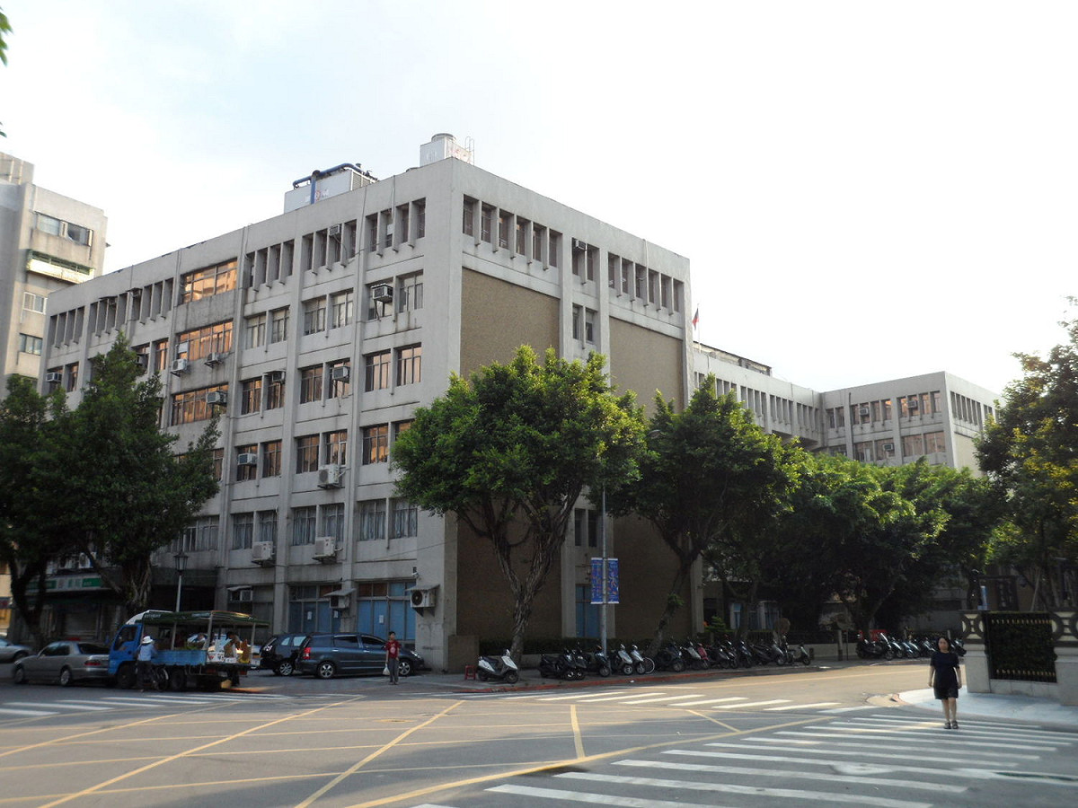 根據主計總處調查顯示，全體受僱員工經常性薪資的年增率自去年12月便持續超過2%，而今年8月也不例外。 圖：翻攝自維基百科