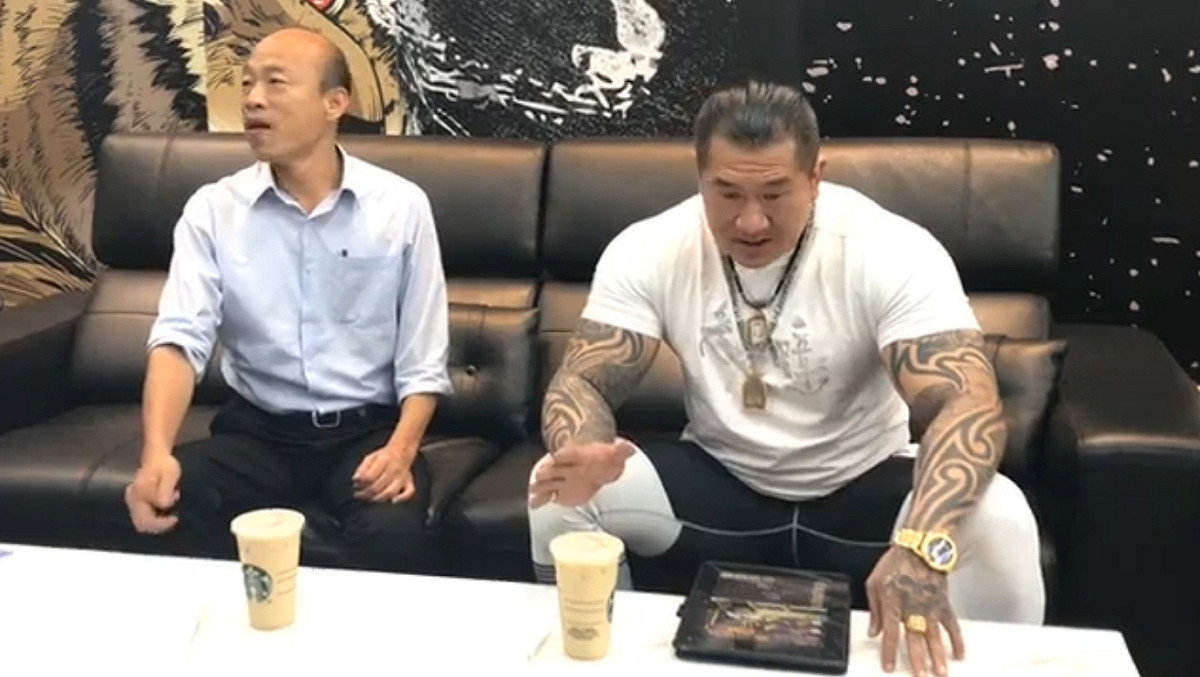 館長與國民黨高雄市長候選人韓國瑜上月初同台直播。 圖：翻攝直播影片/資料照片