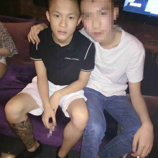 謝姓男子年約２１歲，與同樣無照的黃姓友人在南京東路飆車，造成三人死亡，事發後毫無悔意，甚至怒嗆「我就是壞小孩」。 圖：翻攝臉書