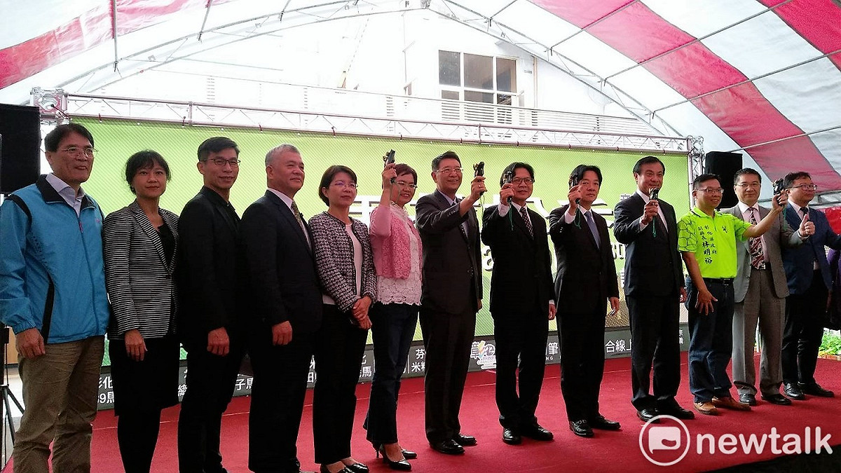 彰化縣政府舉辦的「2018彰化馬拉松季」記者會今(12)日在立法院內舉行，包括立法院長蘇嘉全（右4）、行政院長賴清德（右5）都出席。 圖：陳佩君/攝