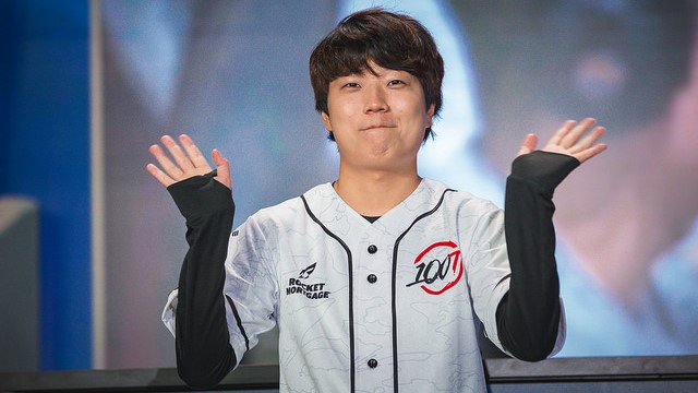 100T上路選手Ssumday烏爾加特扛傷、輸出一手包辦。 圖：翻攝LoL Esports Flickr