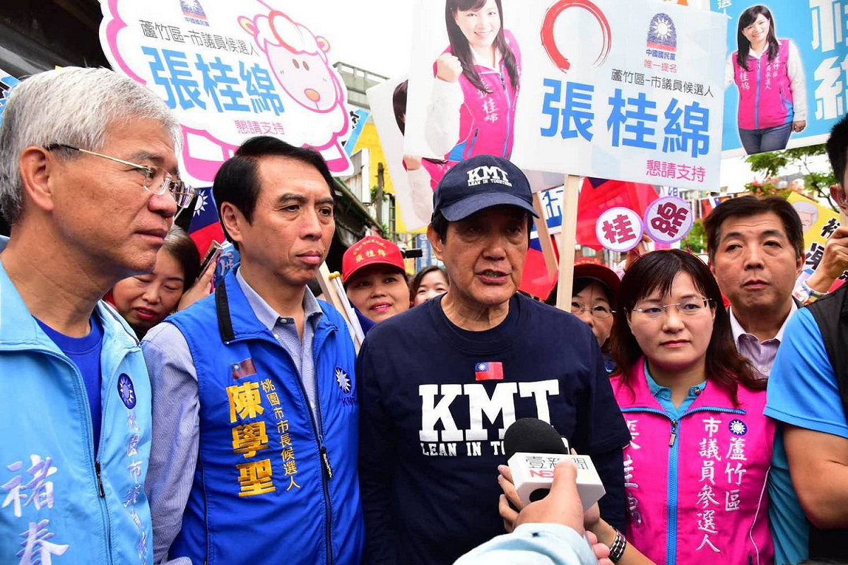 馬英九抨擊民進黨為了選票什麼抨都可以，毫無邏輯、政策翻來覆去，非常危險。  圖：陳學聖競選辦公室／提供