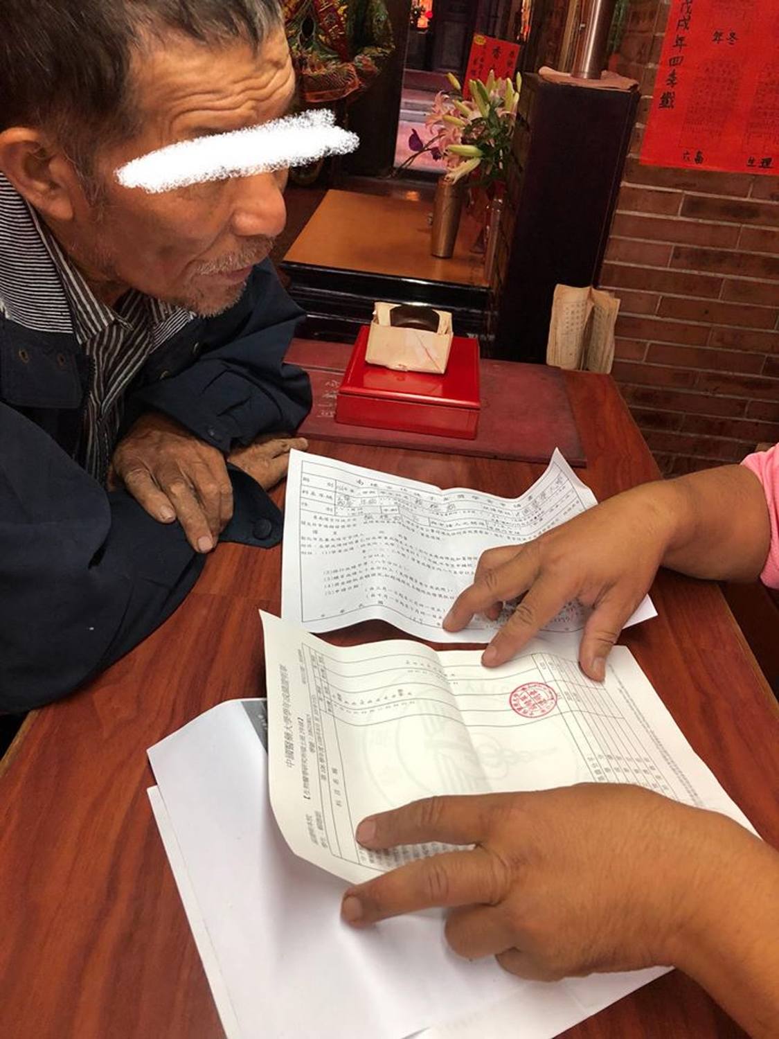 賴聰朗目前就讀中國醫藥大學生物醫學研究所碩士班二年級，成績優異，許多科目都拿到了A、甚至是A+的成績，積極進取的精神讓許多人為之佩服。 圖：翻攝自臉書爆廢公社