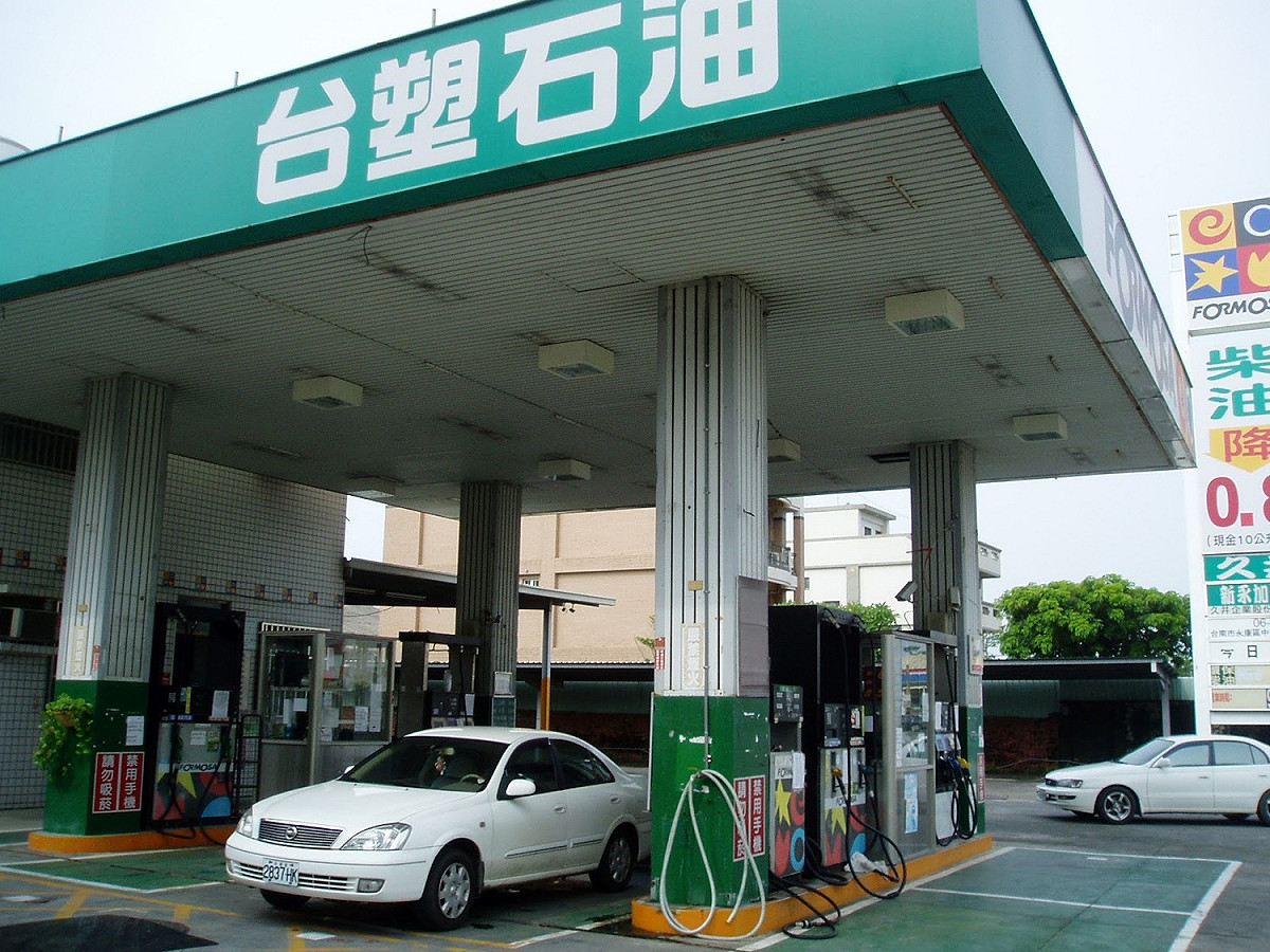 繼中油公司決定凍漲油價到年底，台塑化今天決定，15日起汽柴油價不調整，繼續維持凍漲，但並未鬆口凍漲到何時。 圖 : 翻攝自101oilstationsou.blogspot.com