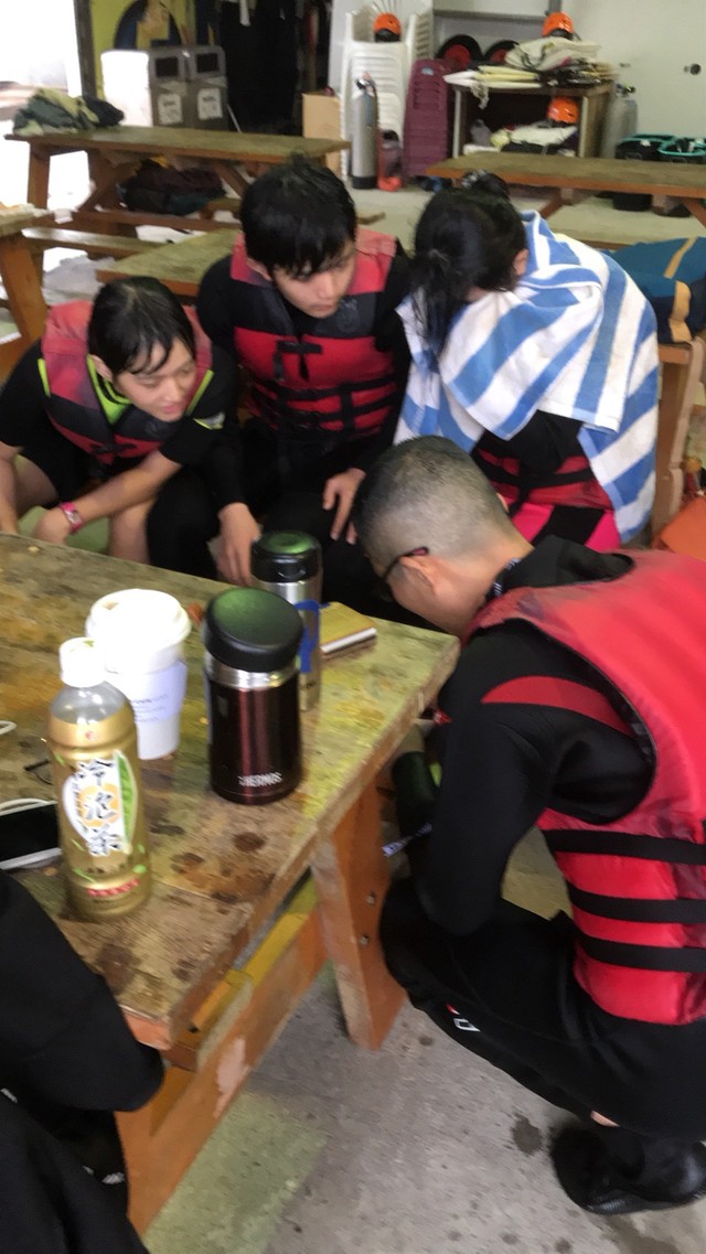被大浪捲走的3人幸運獲救。 圖：警消/提供