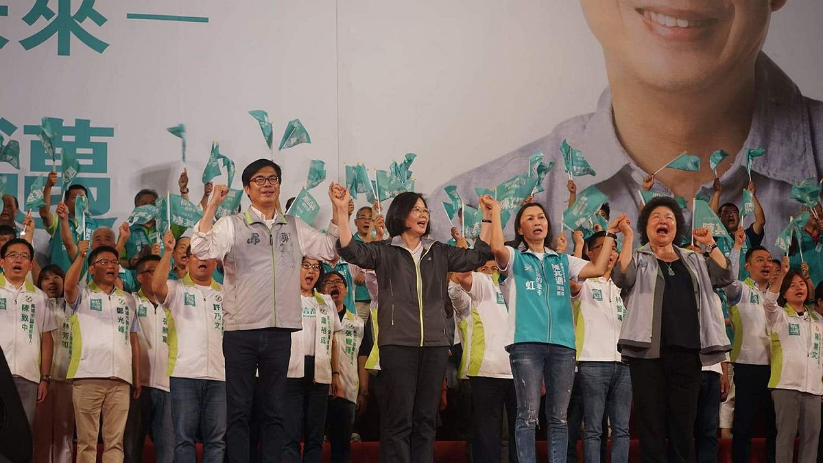 民進黨高雄市長候選人陳其邁，今（14）日在鳳山舉行競選辦公室成立造勢晚會，包括蔡英文總統、陳菊秘書長、競辦幹部、黨籍立委、議員候選人、地方後援會幹部以及現場超過三萬名支持者熱情到場力挺，氣勢如虹，震撼會場！（7） 圖：陳其邁競選辦公室/提供