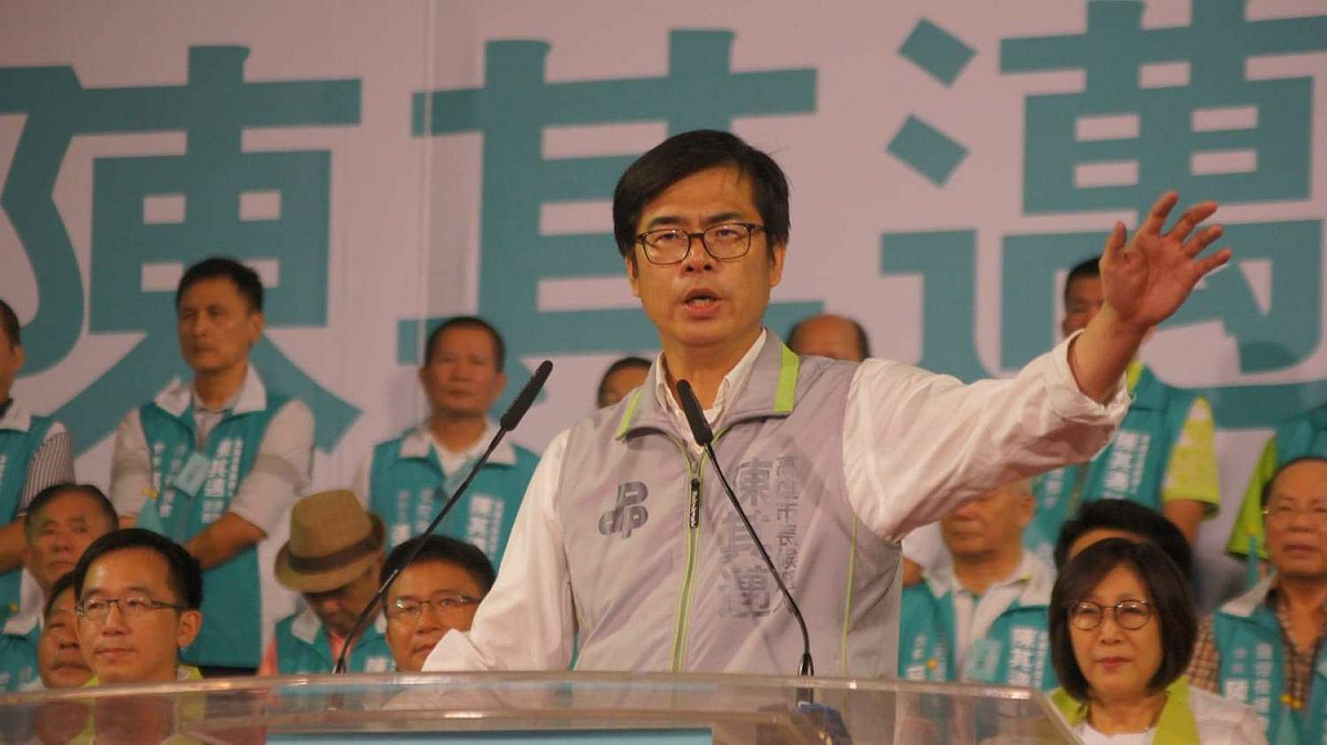高雄市長參選人陳其邁15日表示臉書遭到外國帳號攻擊，申明會徹查原因。 圖：陳其邁競選辦公室/提供