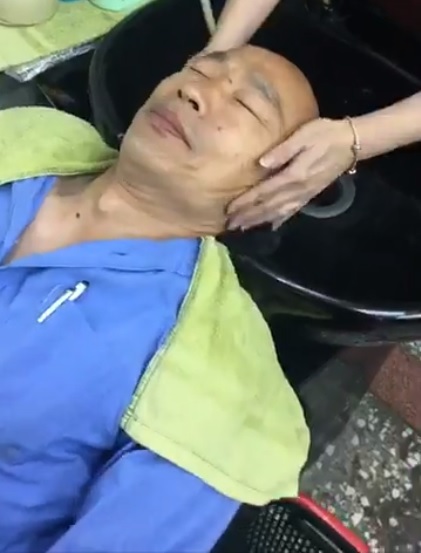 國民黨高雄市長參選人韓國瑜日前表示，只要有廠商到高雄投資，提供一萬個工作機會，就以身相許陪睡一晚引發爭議，綠委今(15)召開記者會怒批韓國瑜言論噁心不入流。 圖：翻攝自韓國瑜臉書