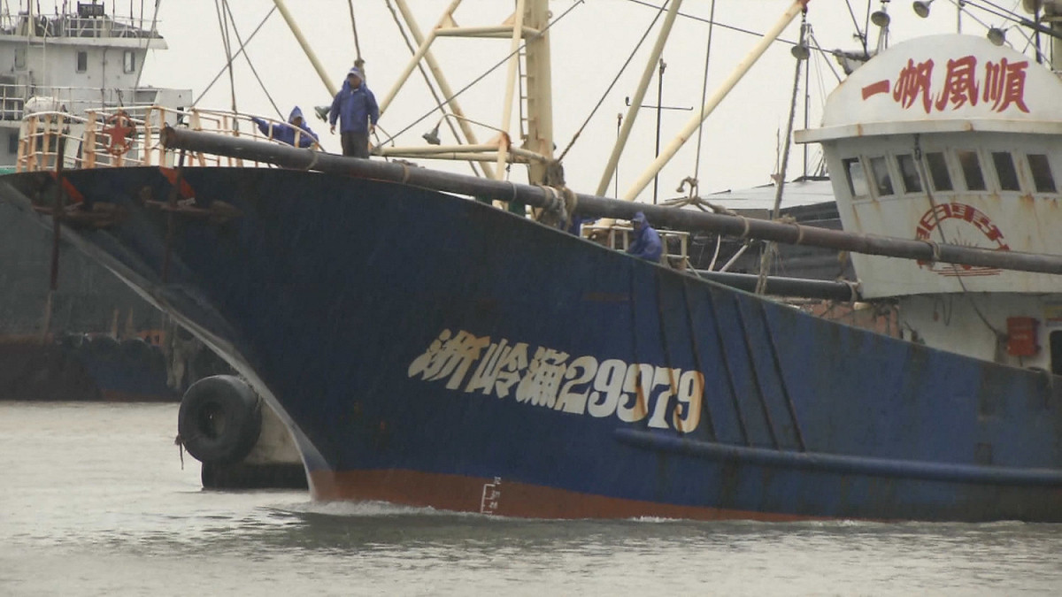 救援的大陸漁船。 圖 : 翻攝自cztv.com
