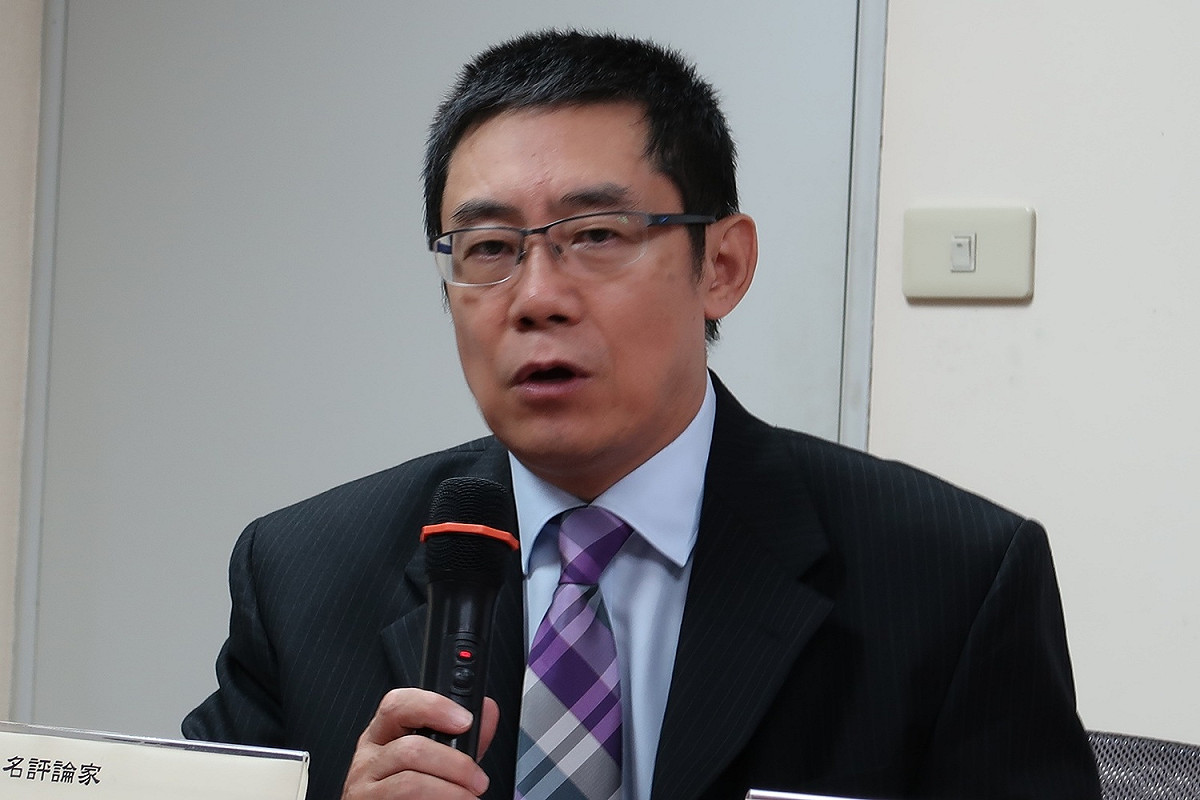 評論家曹長青16日出席16日｢1020反併吞，要公投！｣行動記者會。 圖：林朝億/攝（資料照片）