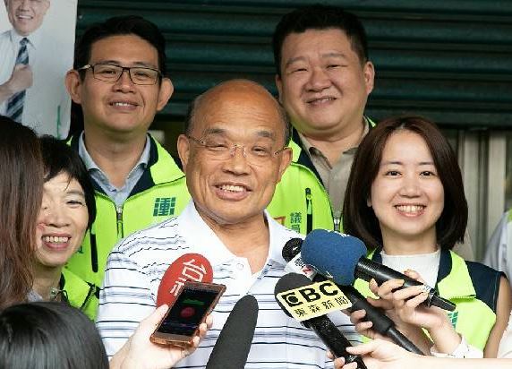 蘇貞昌批對手侯友宜都是把大話、狠話說好說滿，但最後不是假的、虛的，要不然就是完全規避、做不到。 圖：蘇貞昌競選辦公室／提供