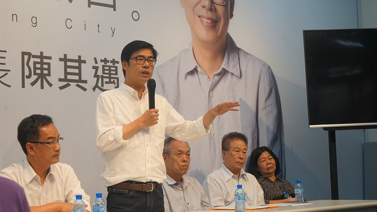 陳其邁與計程業者座談，承諾結合公共服務提昇載客率。 圖：陳其邁選辦/提供