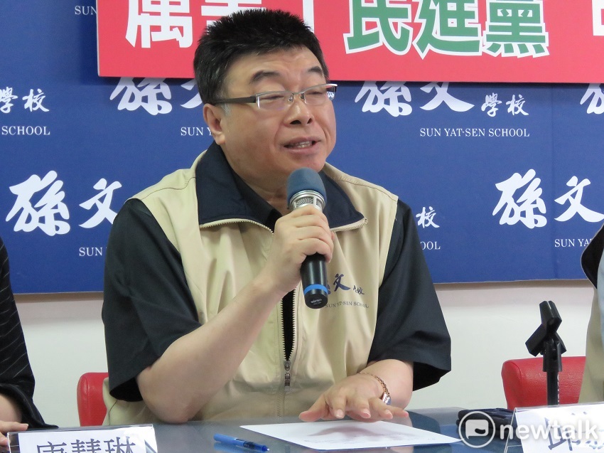 前立委邱毅上午出席「厲害了，民進黨；可憐了，喜樂島」記者會。 圖：趙婉淳／攝（資料照）