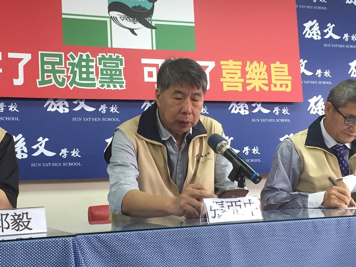 孫文學校總校長張亞中上午出席「厲害了，民進黨；可憐了，喜樂島」記者會。 圖：趙婉淳／攝（資料照片）