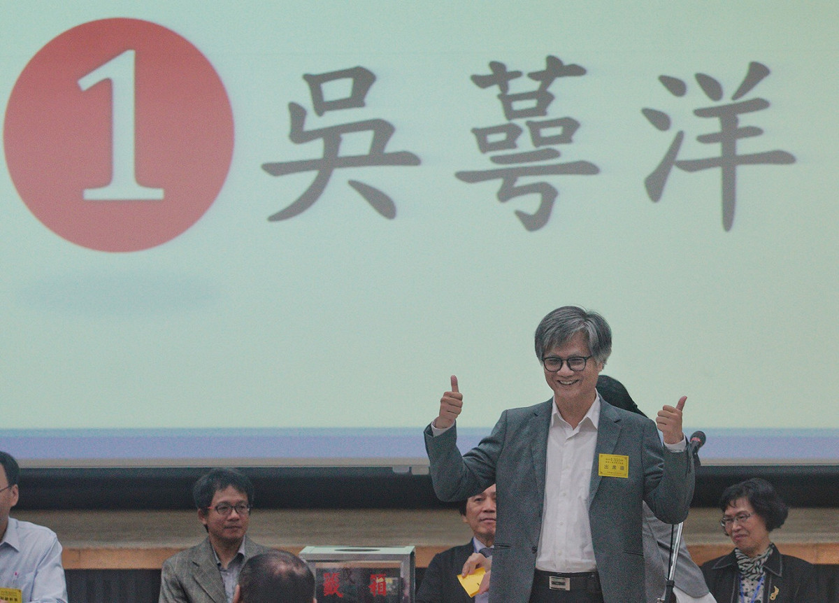 台北市長候選人吳蕚洋抽到1號。 圖：張良一/攝