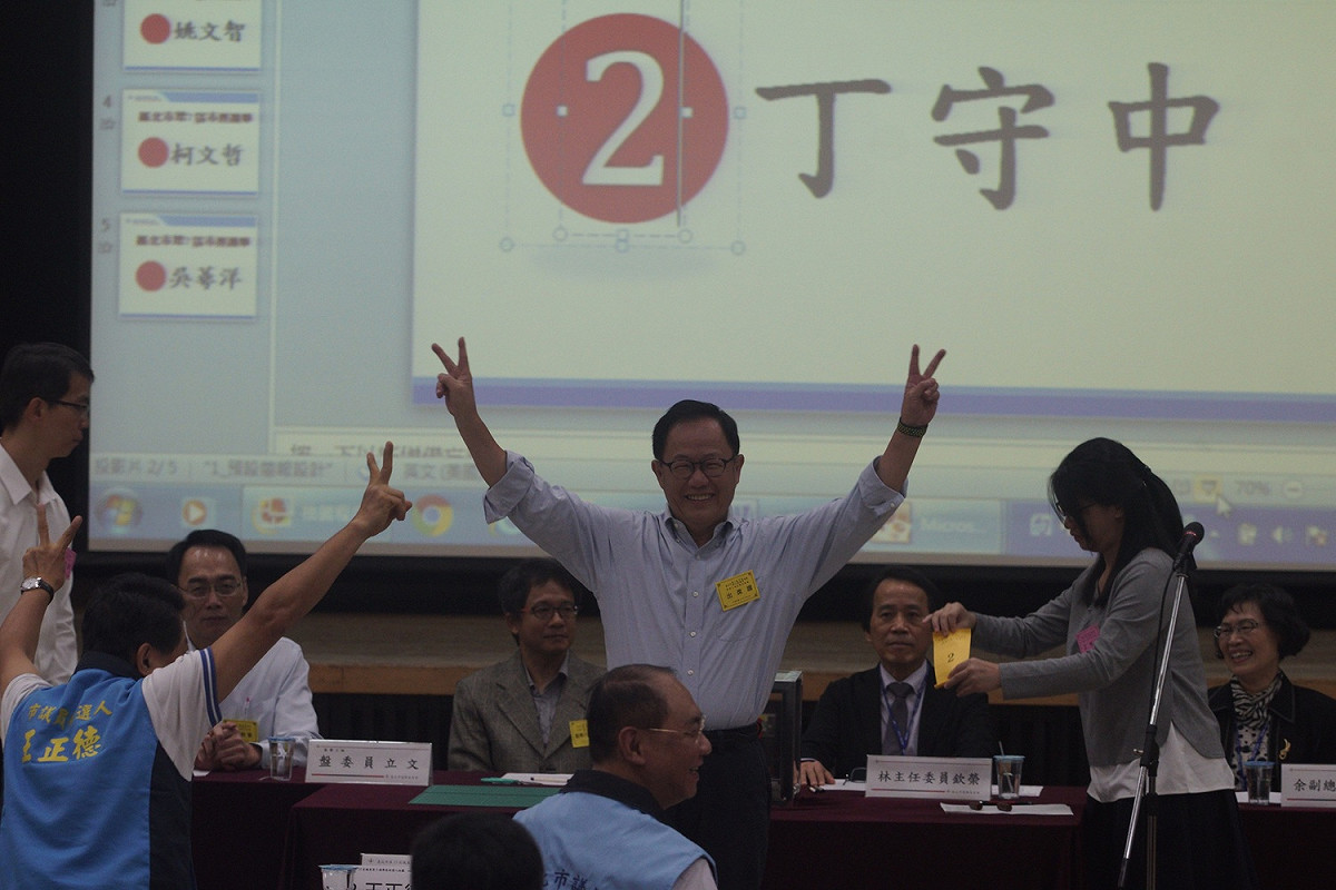 台北市長候選人丁守中抽到2號。 圖：張良一/攝