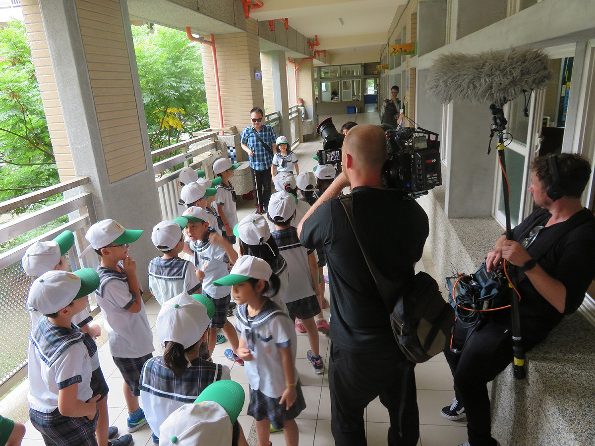 德國電視台採訪江翠國小視力保健成果。 圖：國教署學務校安組提供
