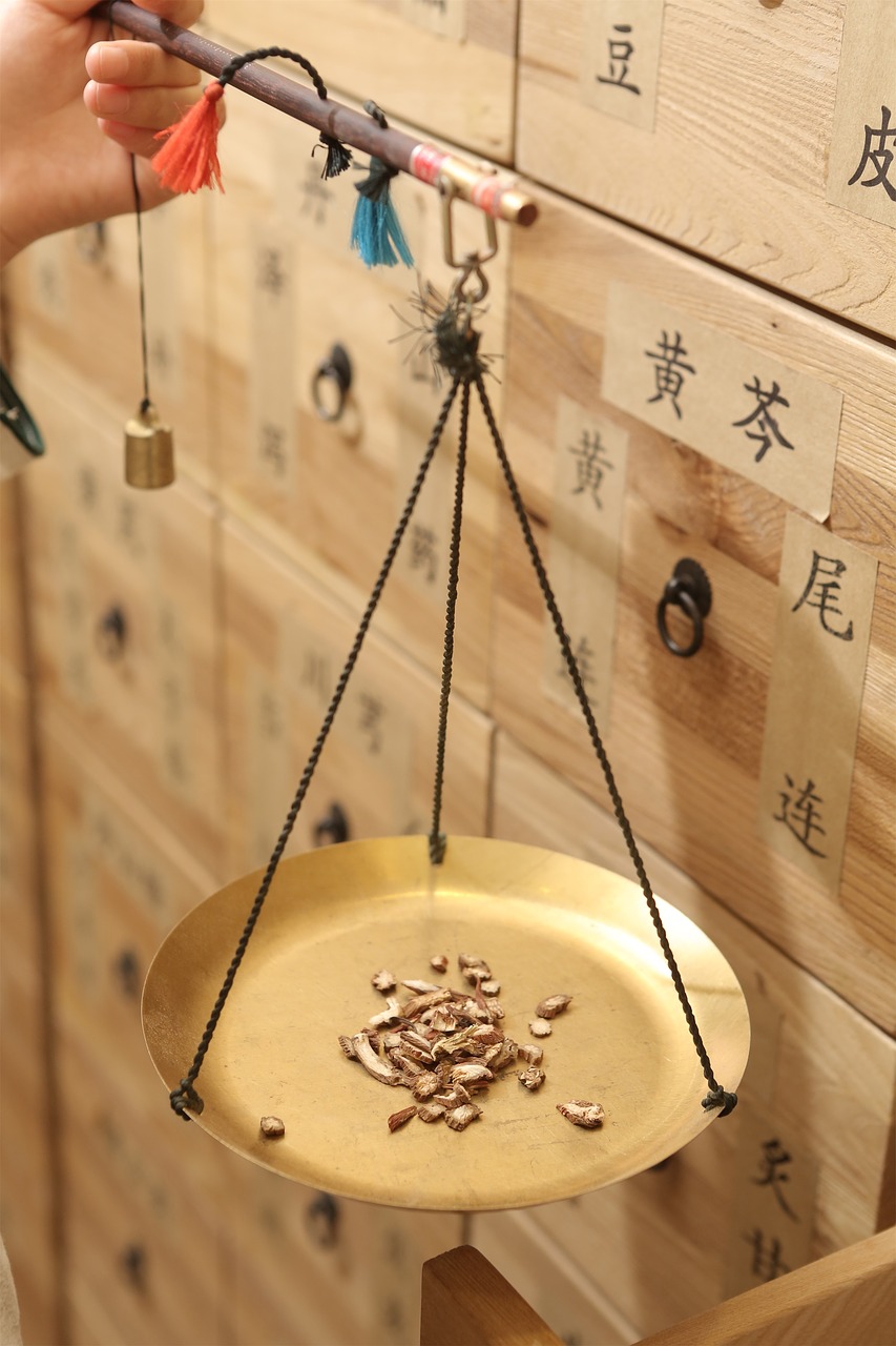 澎湖縣湖西衛生所日前舉辦宣導活動，提醒民眾中藥用藥安全的五撇步：「停偏方，看中醫，聽仔細，選合格，用對藥。」 圖：翻攝自pixabay