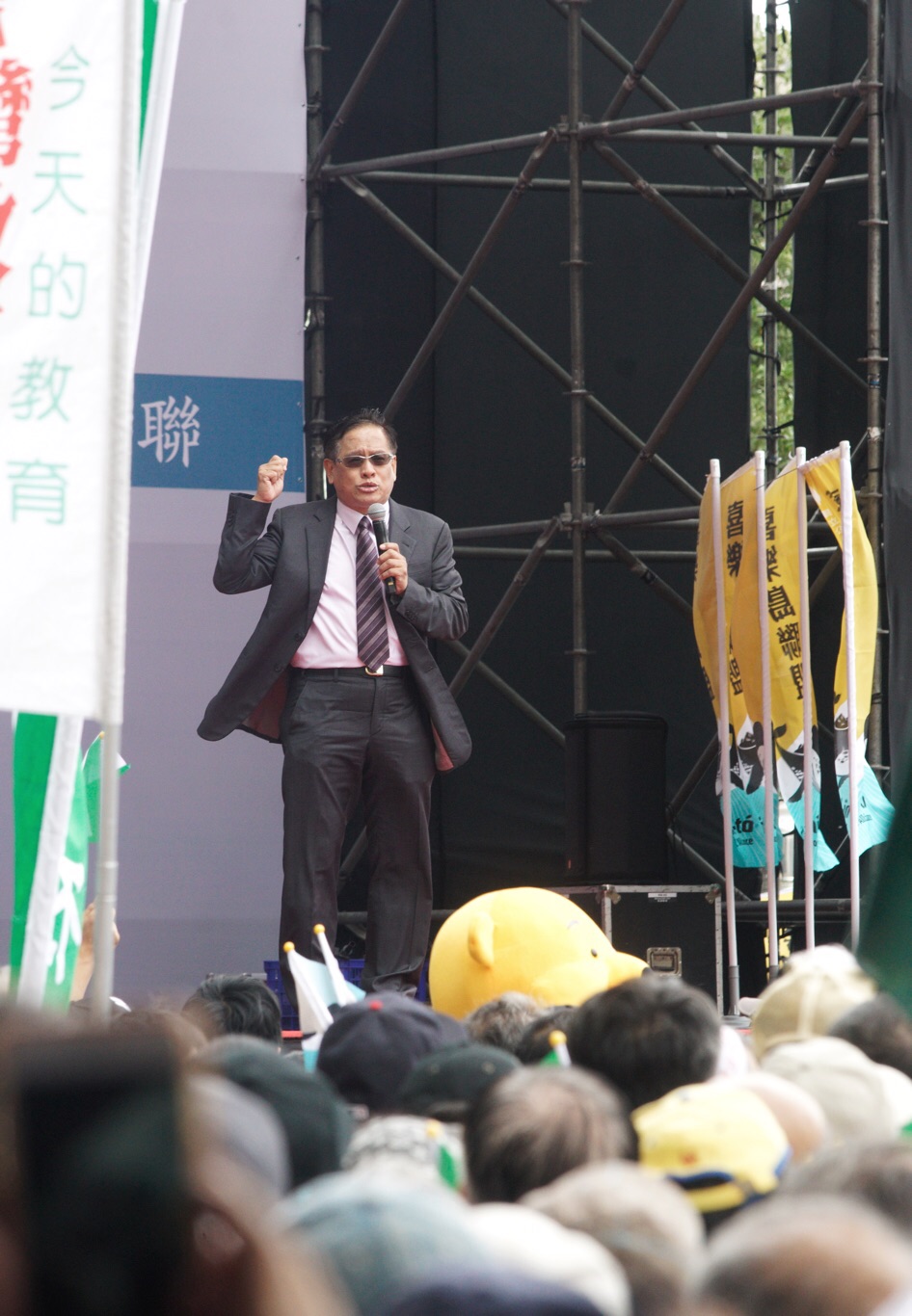 喜樂島聯盟總召集人郭倍宏呼籲，要讓國際了解台灣人心聲，就是以「公投」表達台灣中國一邊一國。 圖：張良一/攝