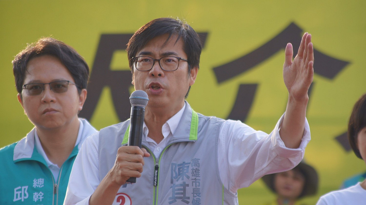 高雄市長候選人陳其邁出席「反併吞、護台灣；反介入、顧高雄」活動。 圖：陳其邁競辦提供