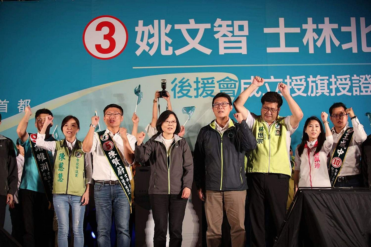 民進黨台北市長候選人姚文智今(20)日出席「士林北投區後援會」成立大會，總統蔡英文除了第五次站台外，包含總統府秘書長卓榮泰、環保署長李應元、前總統府祕書長葉菊蘭和黨籍議員都出席相挺。 圖：姚文智競選辦公室/提供