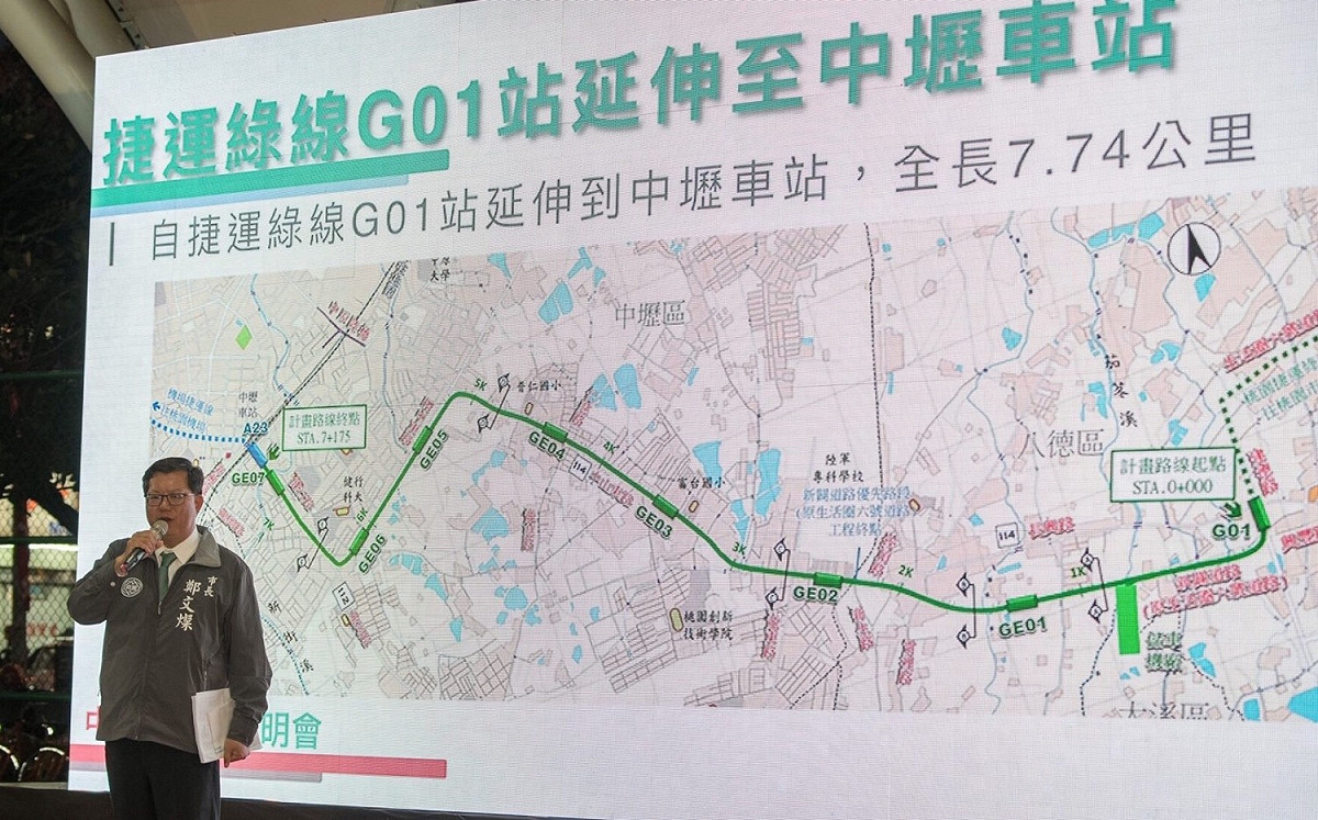 鄭文燦於中壢市政說明會中指出，中壢要提升水準，捷運、鐵路與道路拓寬需三者並行，每項工程從爭取到實現皆不容易，但現在不開工，以後也沒有完工。