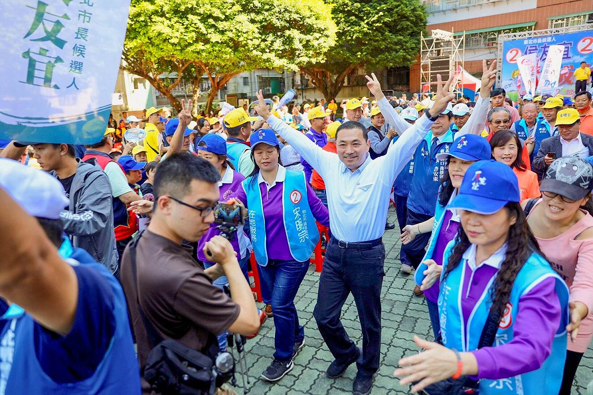 侯友宜與宋明宗兩人都是2號，侯表示，兩人要「雙雙對對進議會跟市府」 圖：侯友宜選辦/提供