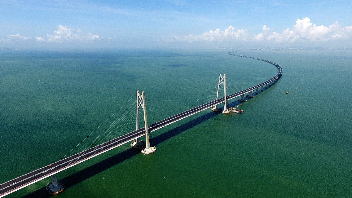 連接香港大嶼山、澳門半島跟大陸廣東珠海的珠港澳大橋即將通車。 圖：翻攝微博