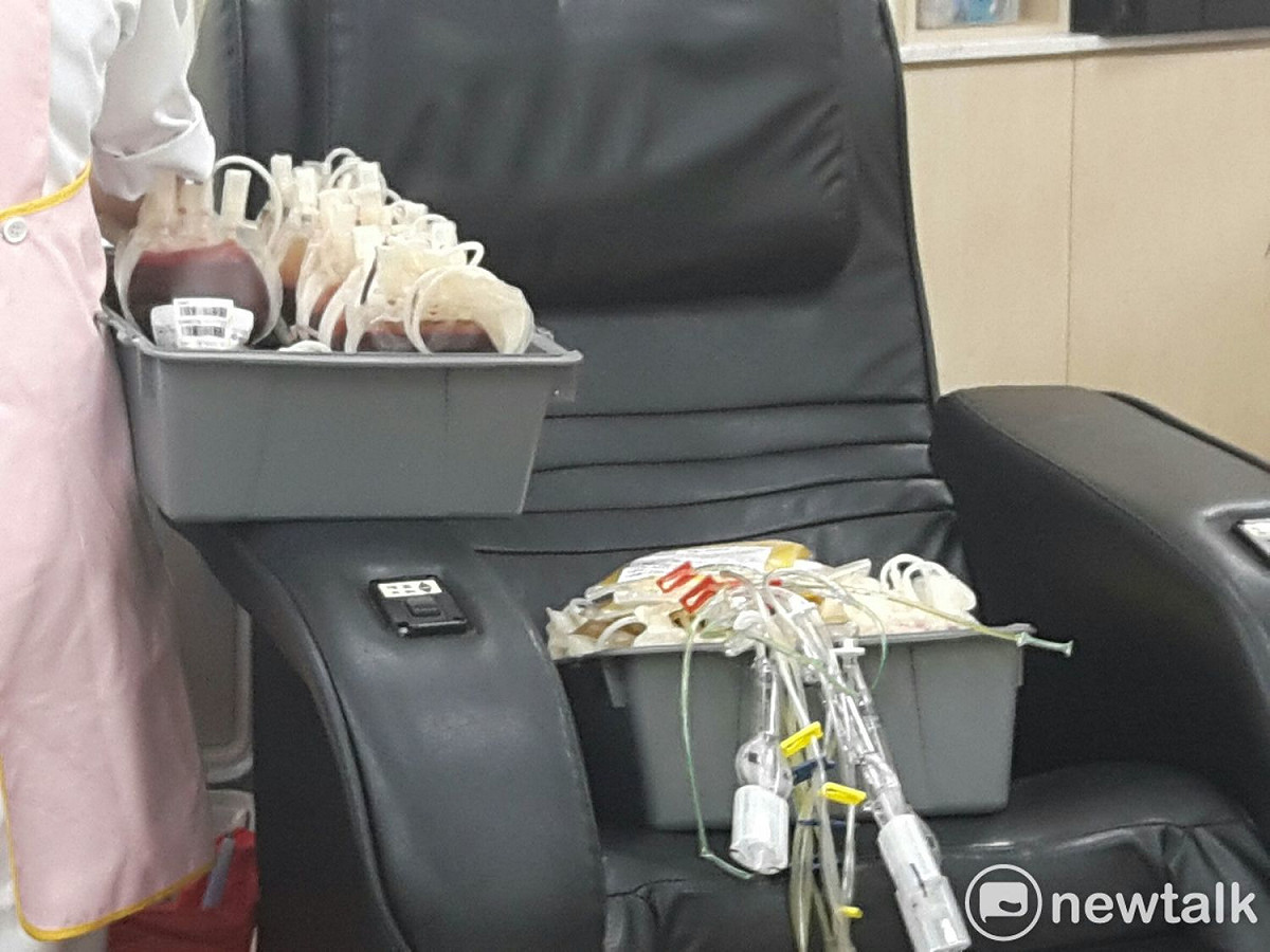 捐血中心表示短期之間民眾大量捐血，不但等待捐血的時間拉長，超過保存期限的血袋也無法使用。 圖：林昀真／攝