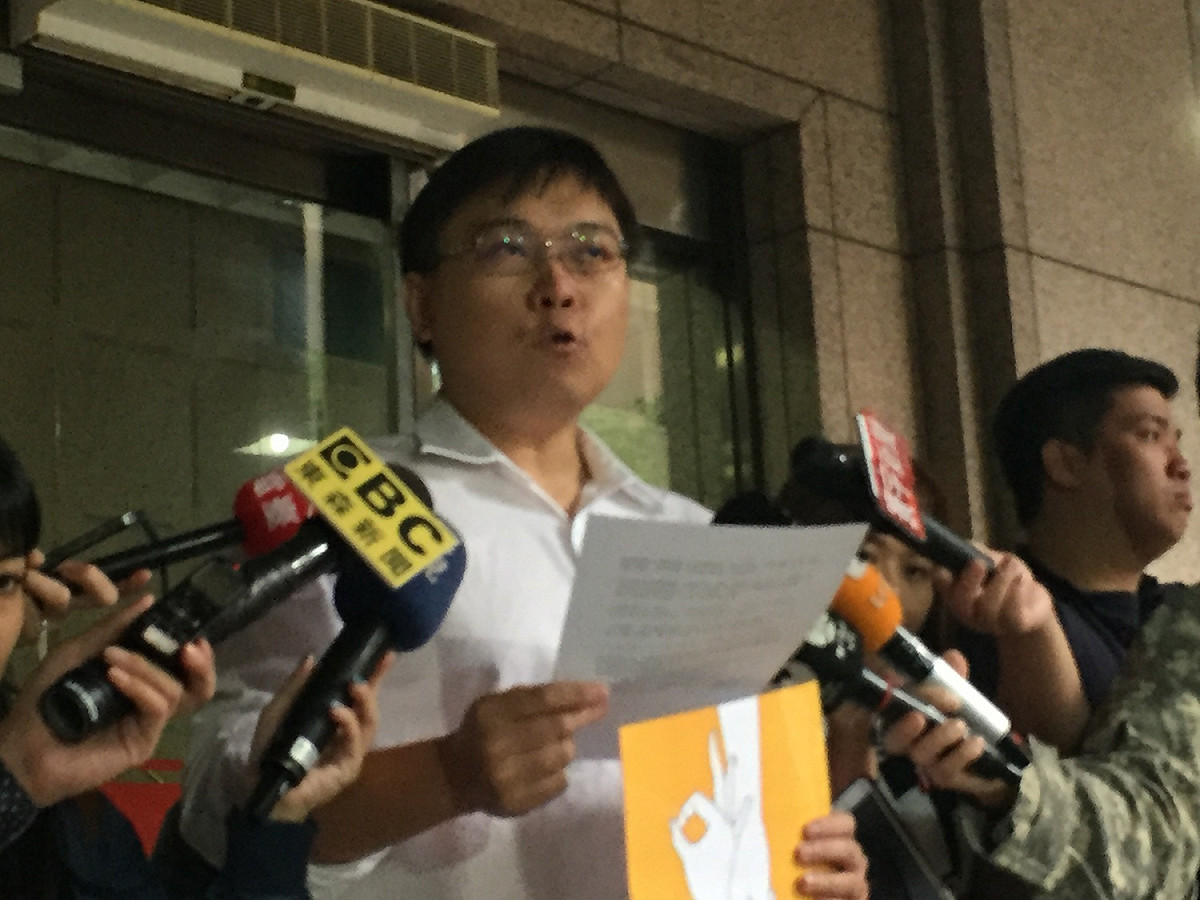 中選會23日中午公布補件結果，確定以核養綠連署書達第二階段成案門檻，黃士修下午再度回到中選會召開記者會。 圖：趙婉淳／攝