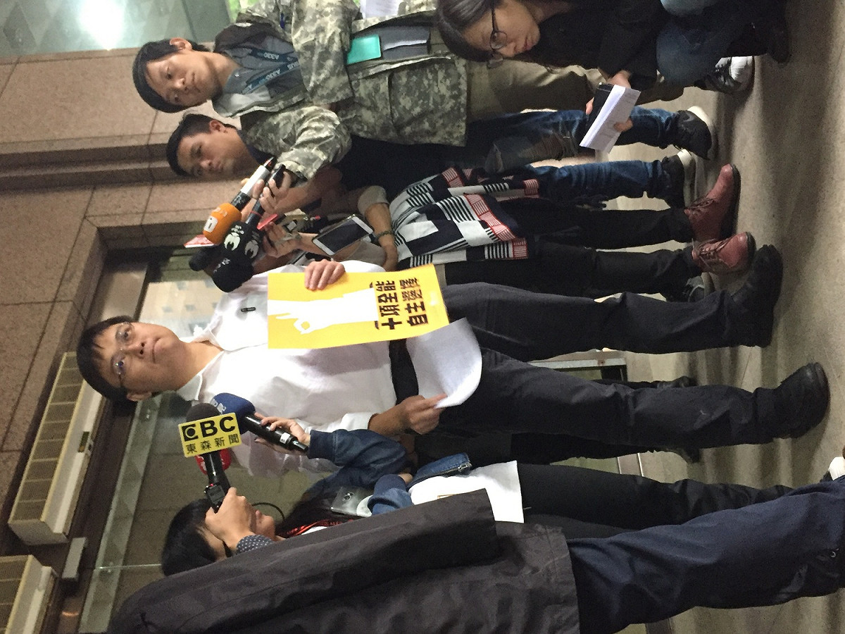 中選會23日中午公布補件結果，確定以核養綠連署書達第二階段成案門檻，黃士修下午再度回到中選會召開記者會。 圖：趙婉淳／攝