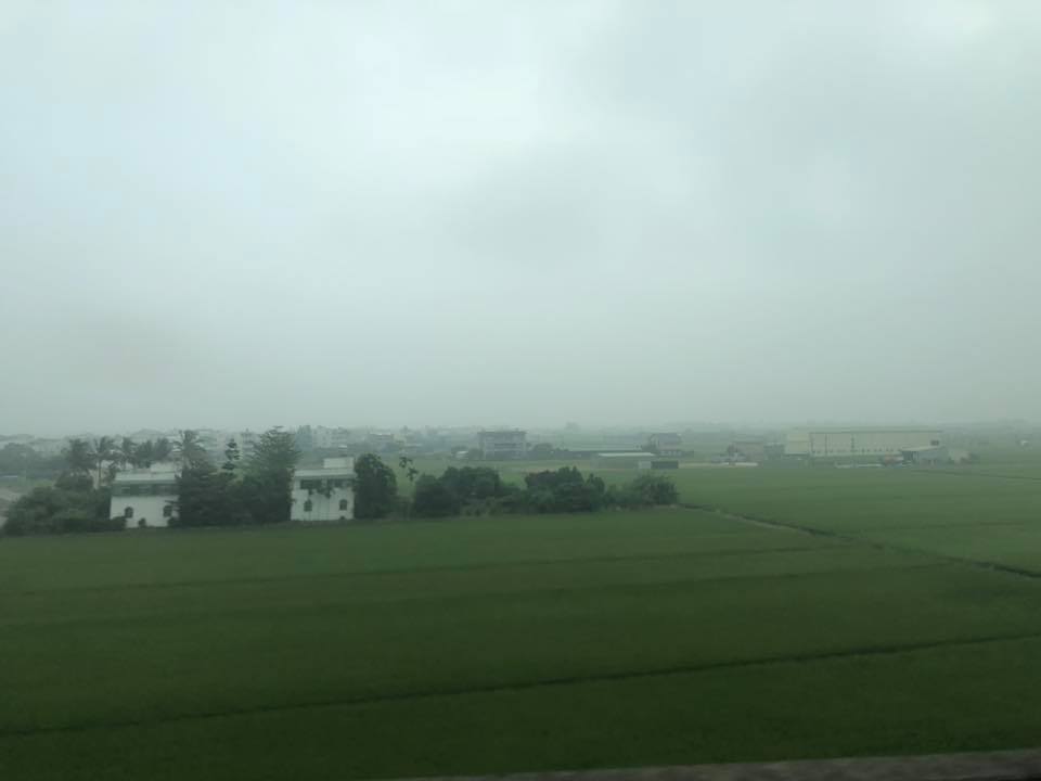 彭啟明在臉書透露「嘉義以南一片霾」。 圖：截自氣象達人彭啟明臉書
