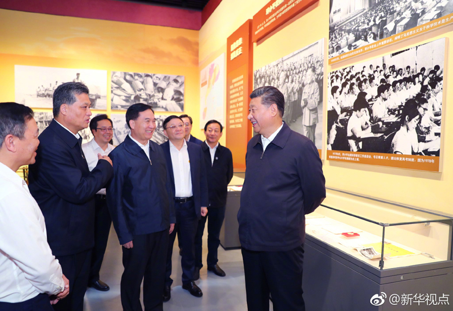 根據新華社的報導，習近平今天並參觀了深圳改革開放展覽館的「大潮起珠江——廣東改革開放40周年展覽」。 圖：翻攝自新華網