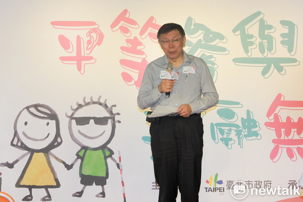 台北市長柯文哲昨重提大群館批國民黨新北市長候選人侯友宜，被解讀助攻民進黨新北市長候選人蘇貞昌。 圖：周煊惠 / 攝