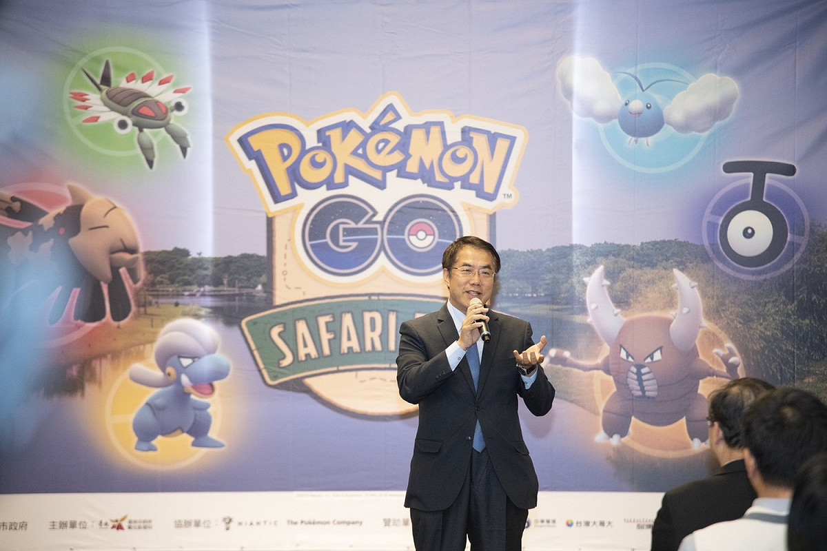 民進黨台南市長候選人黃偉哲參加台南市觀旅局與 Pokémon GO 遊戲在奇美博物館舉行的記者會，說明「Pokémon GO Safari Zone in Tainan」活動細節。 圖：黃博郎/攝