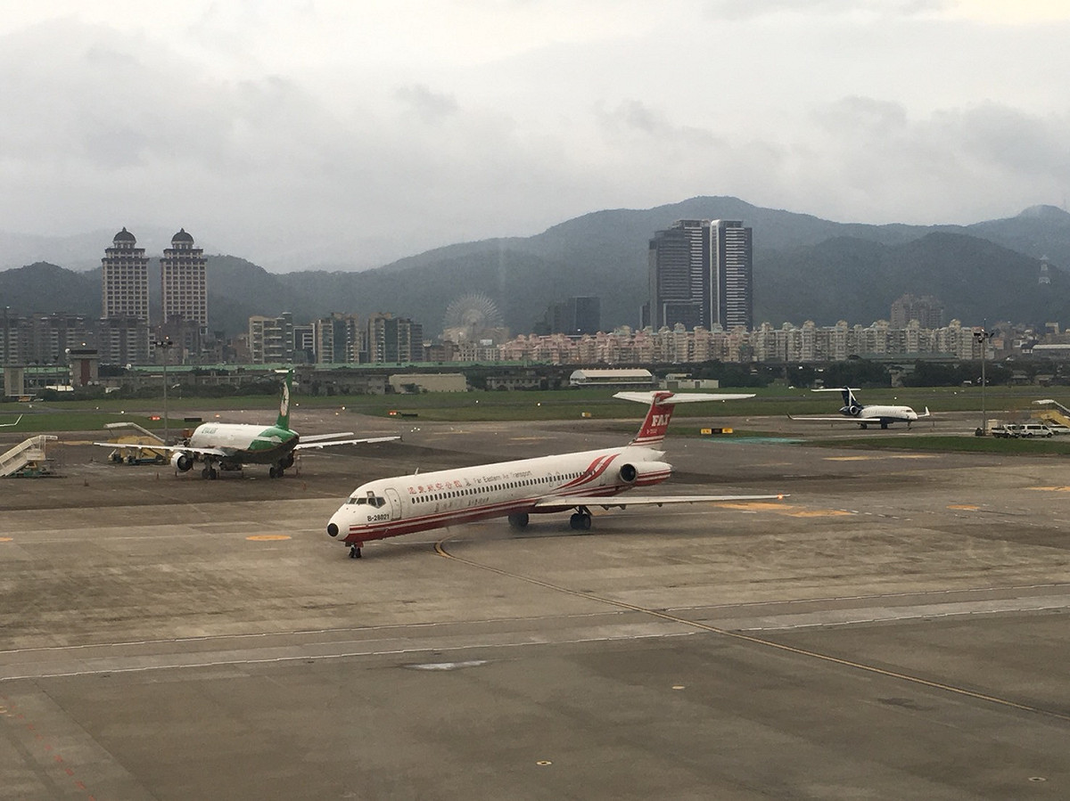 民航局針對金門及澎湖航線規畫第二波加班機，並將於明（8）日下午6時至8時開放訂位。 圖：陳沛婍／攝