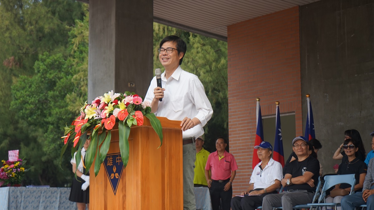 民進黨高雄市長候選人陳其邁返回雄中勉勵母校學弟，好好把握雄中3年的青春。 圖：陳其邁競選辦公室提供