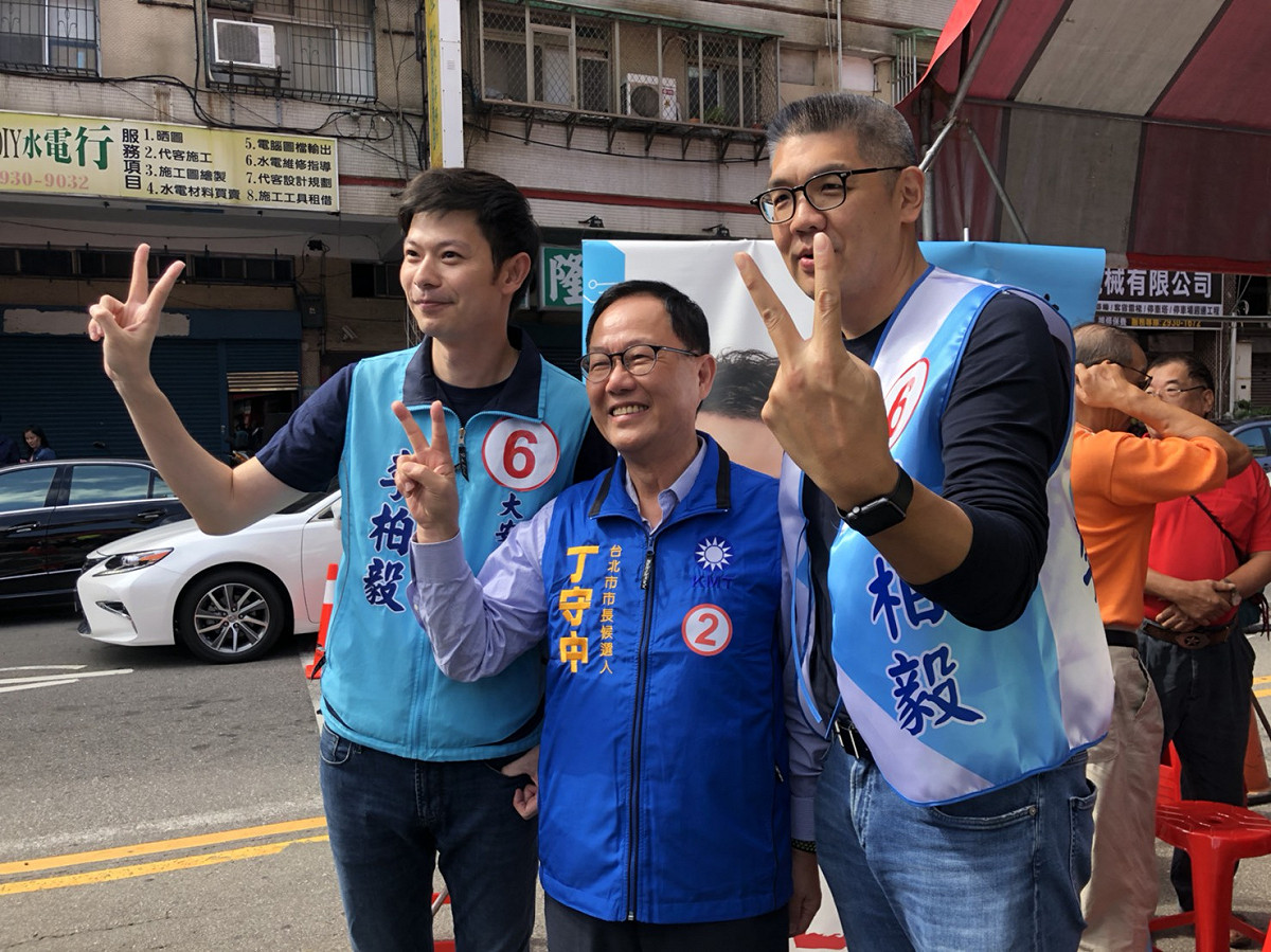 丁守中今（28）日參加文山大安區議員候選人李伯毅競選總部開幕典禮。 圖：丁守中競選辦公室/提供