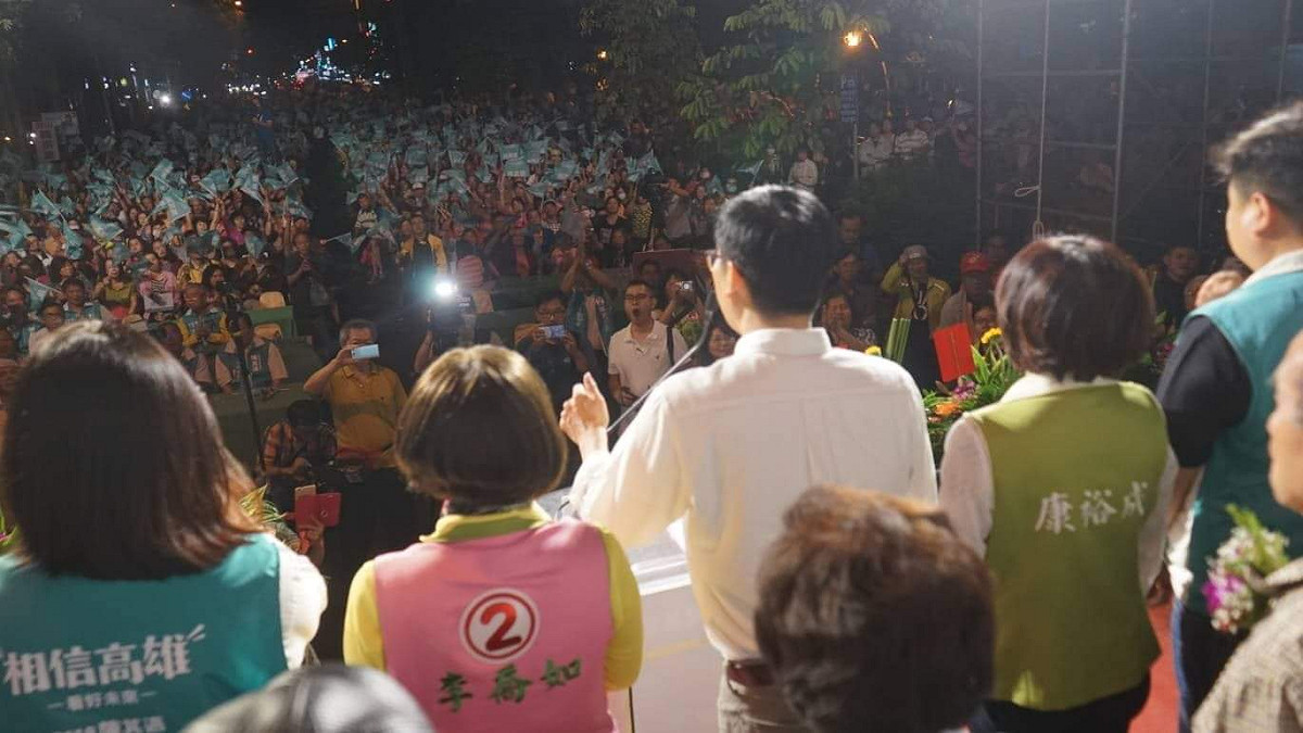 這場成立大會湧進逾4千的支持群眾，高雄市長候選人陳其邁「大進場」，許多支持者高呼凍蒜聲浪不斷。 圖：陳其邁競選辦公室/提供