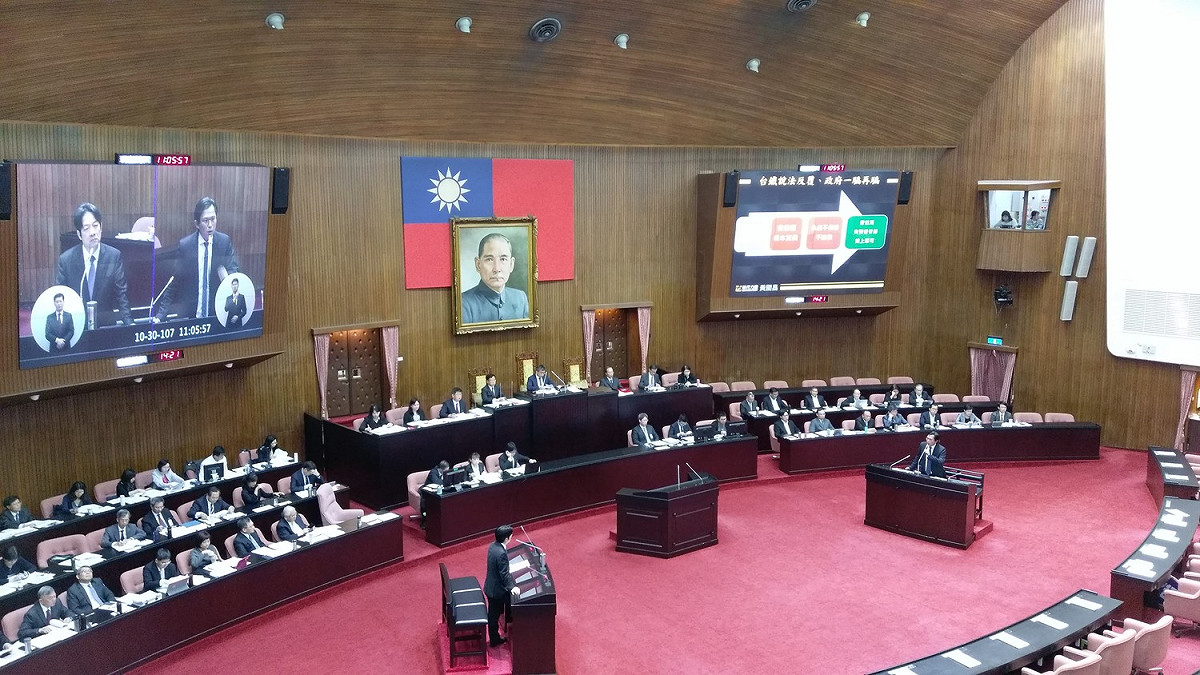 黃國昌今天在總質詢質問吳宏謀。 圖：陳佩君／攝