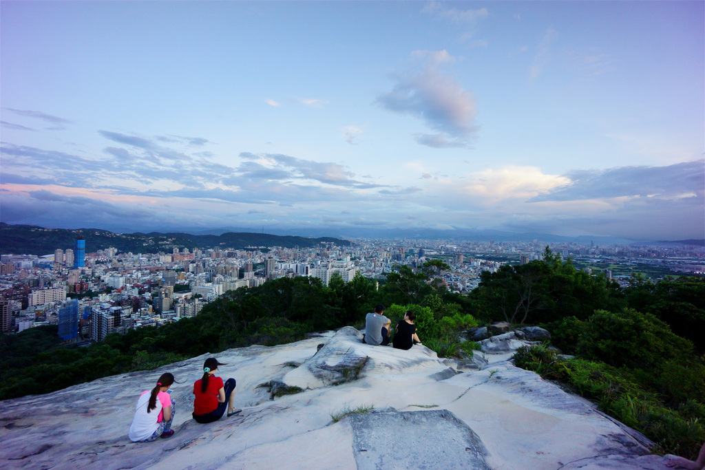 登頂以後可以眺望台北市的美景。 圖：截自台北市政府觀光傳播局