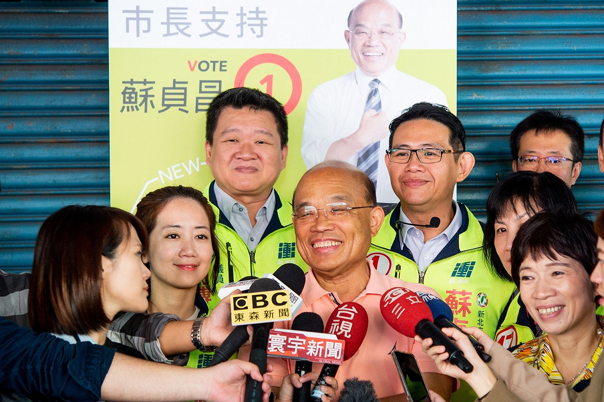 蘇貞昌說新北市的垃圾袋比台北市貴，不合理。 圖：蘇貞昌競選辦公室／提供