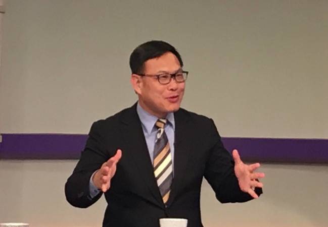 財經專家汪潔民今(30)日以資深高雄人的角度打臉韓國瑜，他說，「又老又窮的字眼只能騙外地人!」 圖：翻攝華視官網