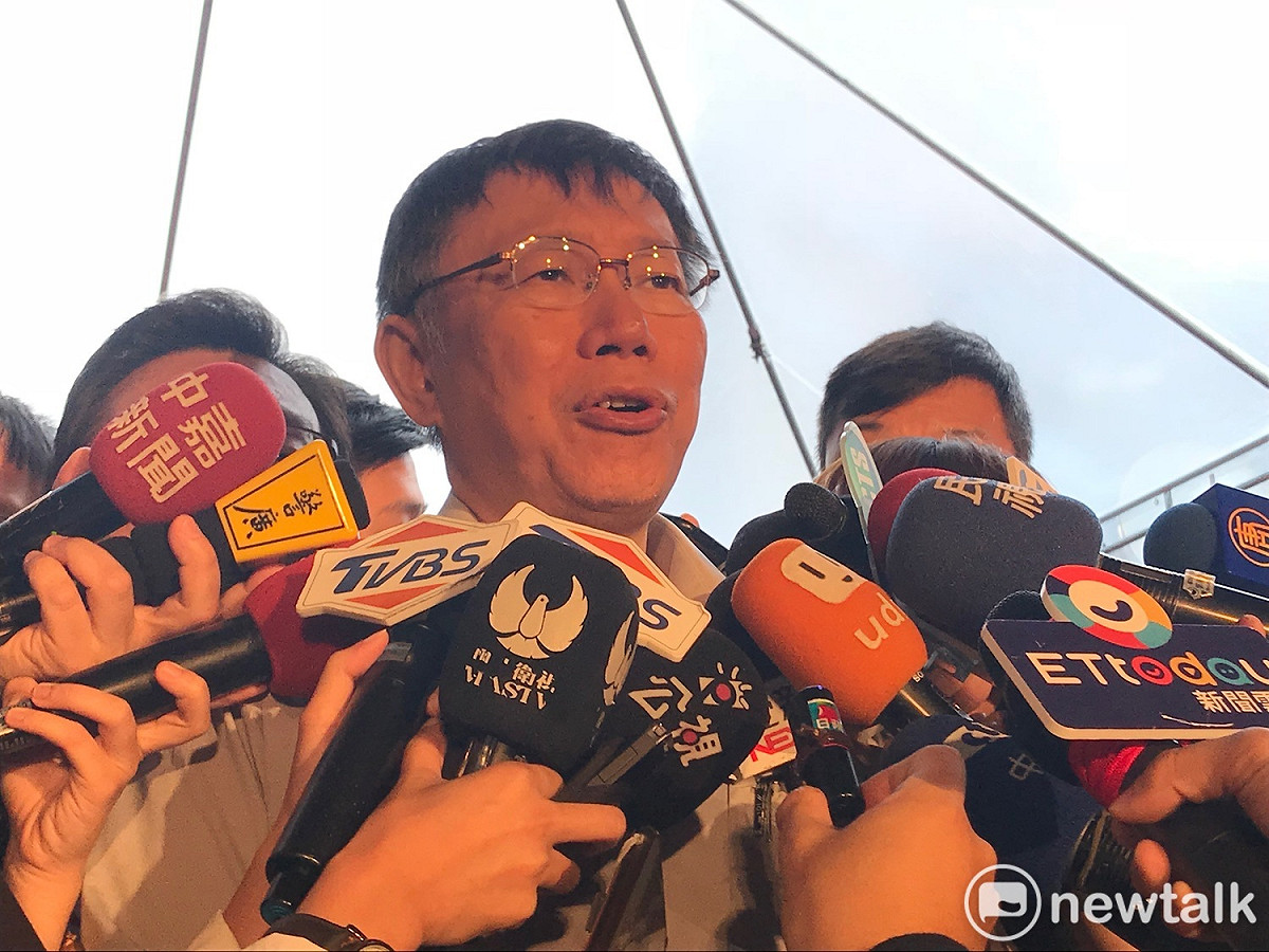 台北市長柯文哲今日針對先前聲援婦聯會道歉一事，稱有年輕幕僚指正他不能用救國團經驗去推論婦聯會，但他仍堅持認同前波蘭總統華勒沙的主張。 圖：周煊惠 / 攝