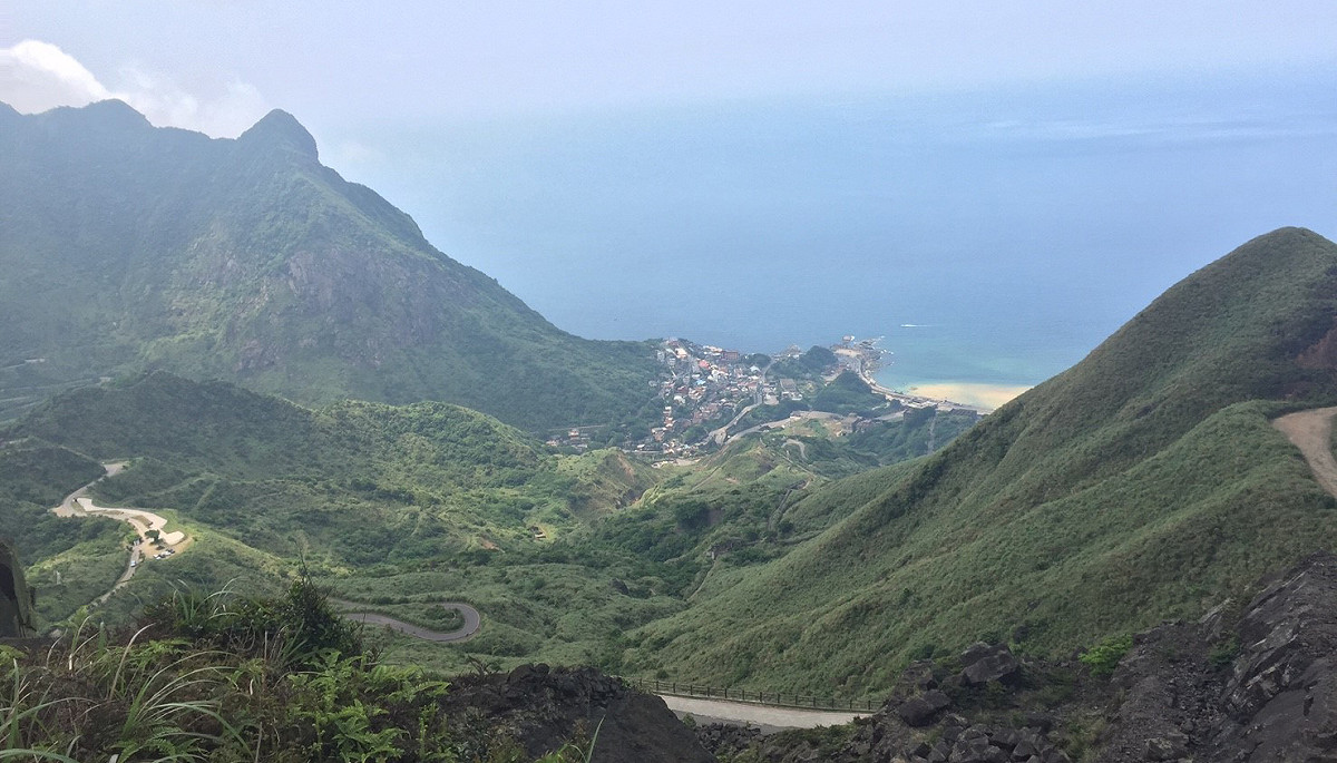 從無耳茶壺山山頂眺望山下的景色。 圖：陳沛婍／攝