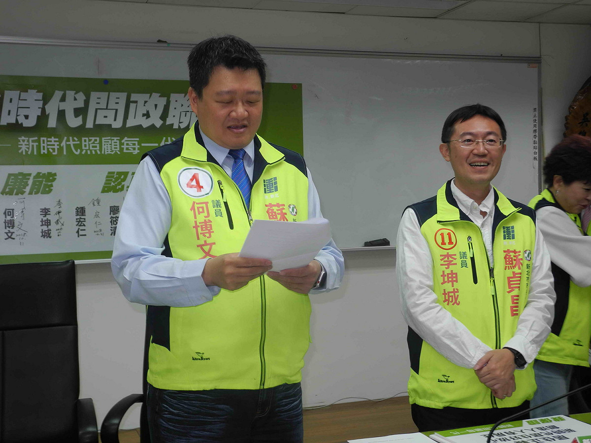 「新時代問政聯盟」被指成員為排除蘇新游系的「英謝結盟」，何博文、李坤城不約而同否認。 圖：王峻昌/攝