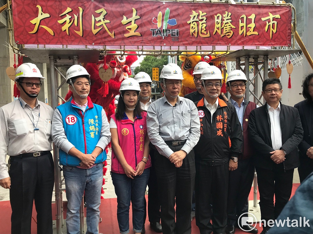 台北市長柯文哲今日出席大龍社區及市場重建工程上架祈福典禮。 圖：周煊惠 / 攝